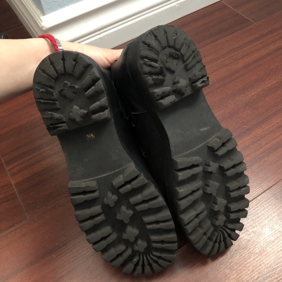 SOLD Steve Madden Bleeker Chelsea Boots - Picture 4 of 4